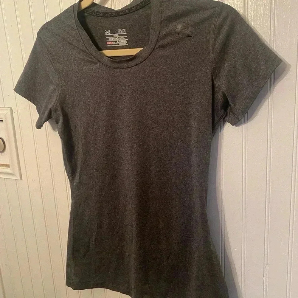 Under Armour fitted heat gear workout tee